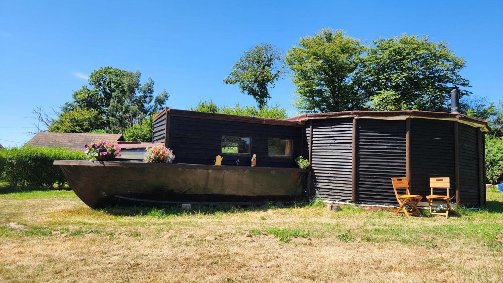 Vigo Retreat Boat Yurt Panzió Wrotham Kültér fotó